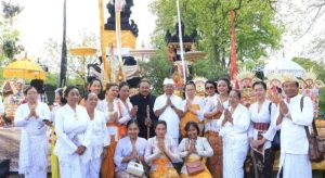 Gubernur Bali I Wayan Koster, resmikan Pura Santa Citta Bhuwana di Kallankote Belanda.
