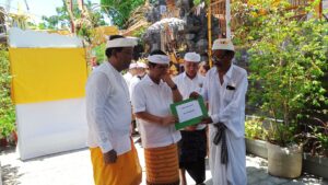 Bupati Badung Wayan Adi Arnawa Hadiri Upacara Dewa Yadnya Di Pura Tirta Campuan Kuta