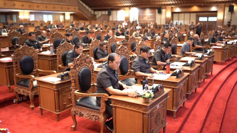Rapat Paripurna DPRD Badung , Jumat (7/11/2025)