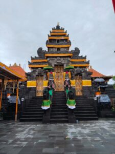 Melaspas Pemedal dan Pujawali Dalem Agung Pura Kawitan Shri Nararya Kreshna Kepakisan