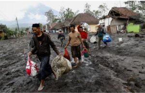 Dampak Erupsi Semeru: Tiga Warga Luka Berat, 204 Hektare Lahan Rusak