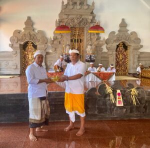 Upacara Mlaspas Balai Banjar Pengabetan Kuta.