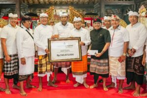 Bupati Badung menghadiri karya sakral ngerehan Ida Betara Ratu Bagus , di Pura Dalem Sakenan