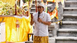WAGUB BALI GIRI PRASTA HADIRI UPACARA MELASPAS DAN MENDEM PEDAGINGAN PURA DALEM KAHYANGAN KUTA