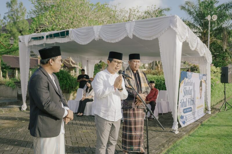 Bupati Adi Arnawa Hadiri Shalat Id di Puspem Badung