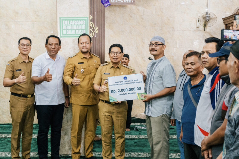 Jelang Hari Raya Idul Fitri, Bupati dan Wabup Badung Serahkan Bantuan Rp2 Juta/KK Kepada Umat Islam