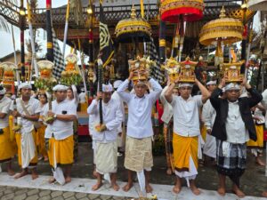Bakti Penganyar dan Bakti Pepranian Nyineb Ida Bhatara Pura Alas Arum Batur.
