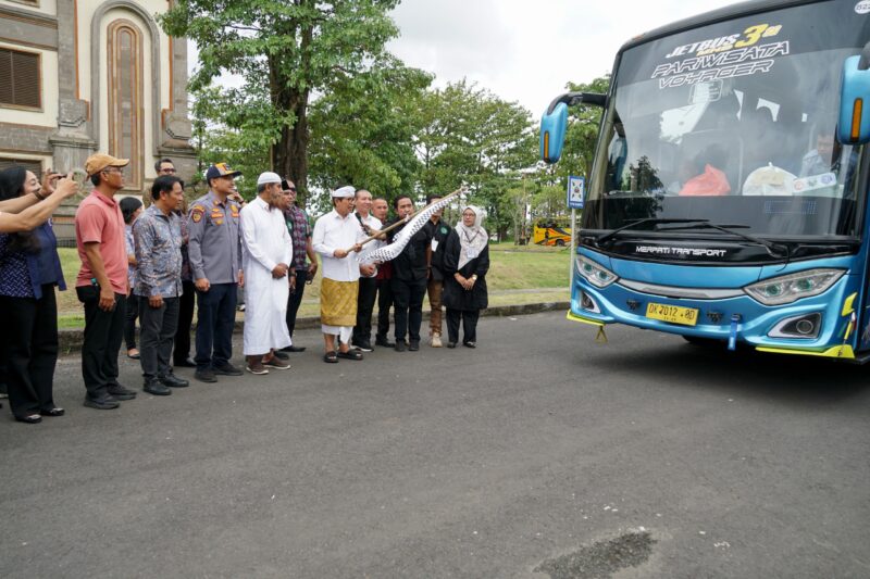 Bupati Adi Arnawa Lepas Mudik Gratis 2026