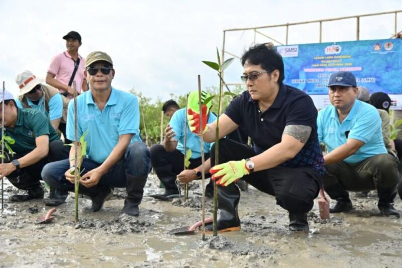 Wagub Bali Giri Prasta Terjun Langsung Tanam 1.000 Mangrove Bersama SMSI Bali di Tahura Ngurah Rai