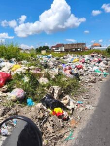 Emak – Emak Pusing H1 TPA Suwung Di Tutup, Sampah Menumpuk