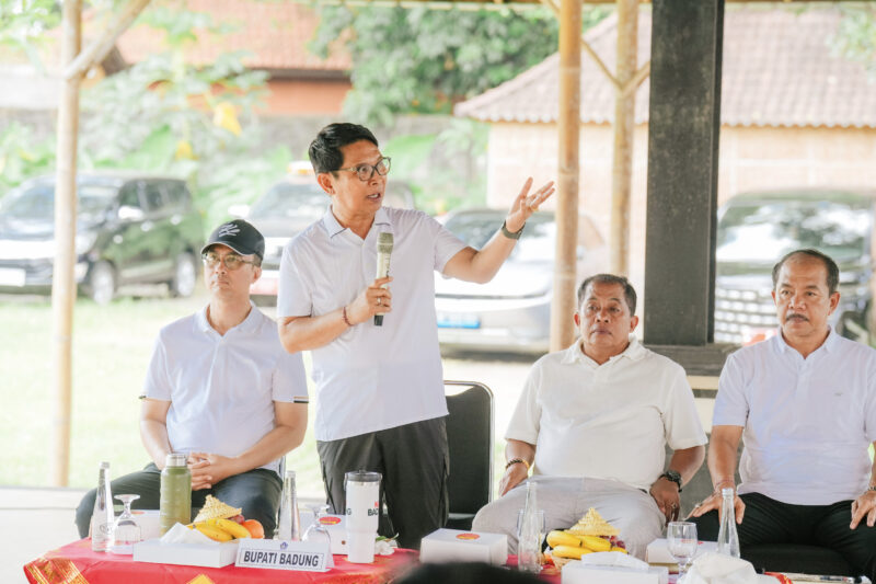Ketua Komisi II DPRD Badung Dampingi Bupati Badung dalam Korvey Aksi Bersih Sampah Lingkungan di Legian, Kecamatan Kuta.