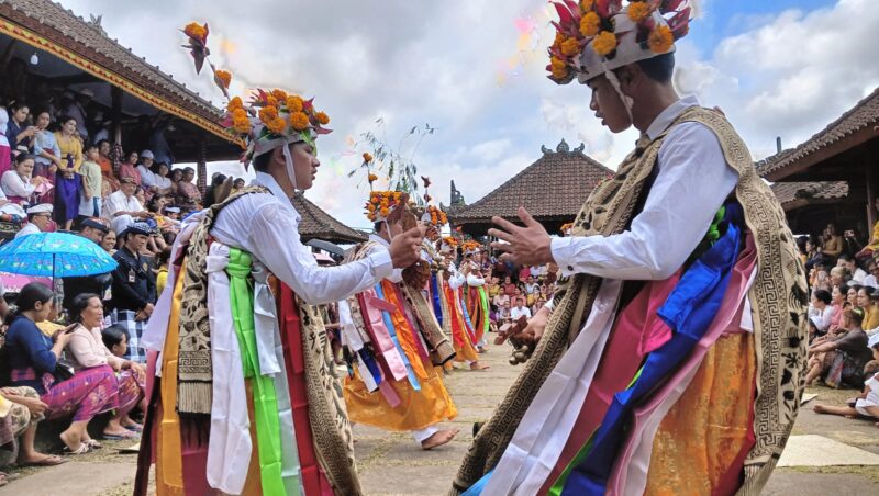 BARIS DADAP, TARI SAKRAL NAN LANGKA DIPENTASKAN 5 TAHUN SEKALI