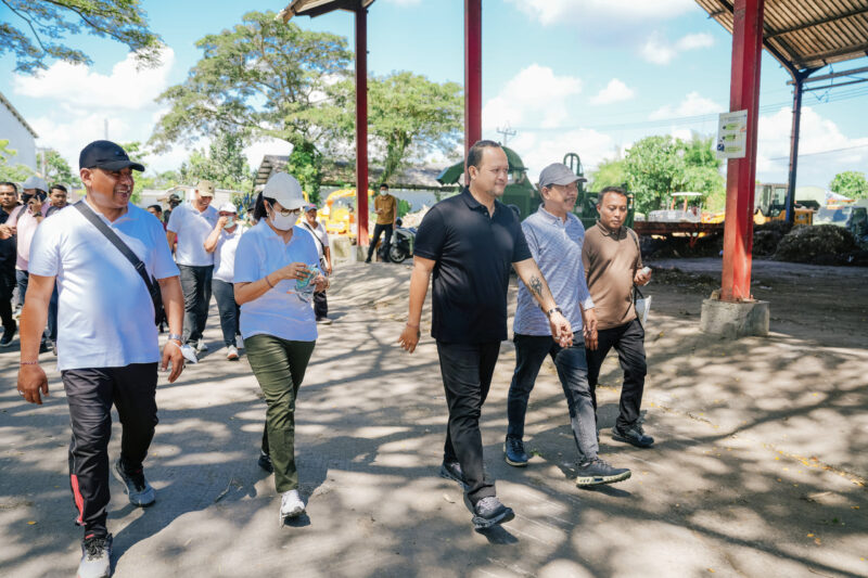 Tinjau Sentra Kompos Penarungan, Wabup Badung Pastikan Pengelolaan Bahan Kompos Sesuai Standar