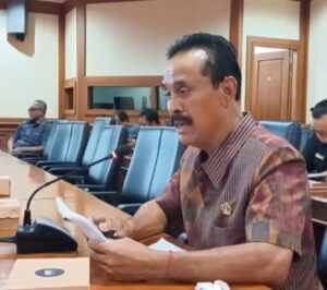 MADE SUMERTA KOMISI 3 DPRD BADUNG TAGIH PEMBANGUNAN RESERVOIR DI DESA PECATU KEPADA PERUMDA AIR MINUM TIRTA MANGUTAMA