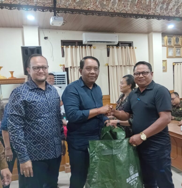 Ketua DPRD Badung Ajak Warga Kuta Tingkatkan Pemilahan Sampah.