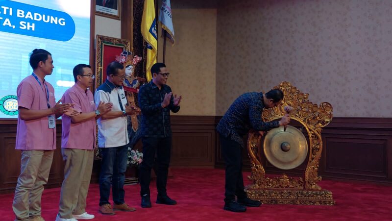 Buka Seminar Literasi Digitaliasasi, Wabup Badung Ajak UMKM dan Gen Z Melek Transaksi Digital Aman