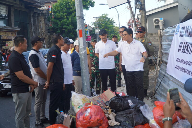 Pastikan Horeka Pilah Sampah, Bupati Badung Turun Langsung ke Kuta