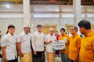 SALURKAN BANSOS HARI RAYA WAISAK UNTUK UMAT BUDDHA, BUPATI DAN WAKIL BUPATI BADUNG GAUNGKAN MODERASI BERAGAMA DI KUTA