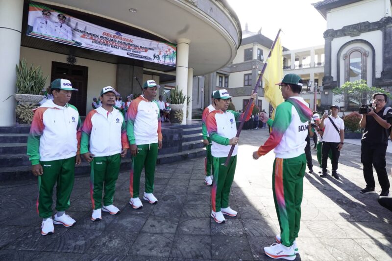 Ketua DPRD Bersama Bupati Lepas Atlet PORJAR Badung.