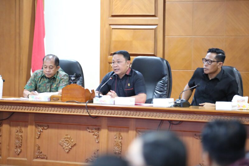 DPRD BADUNG SETUJUI HIBAH TANAH ATAS PERMOHONAN PURA DALEM GULINGAN GEDE, DESA GULINGAN, KECAMATAN MENGWI, BADUNG.