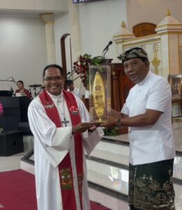 Ketua DPRD Badung Hadiri Perayaan HUT Ke-87 GKPB Philadelphia Legian dan HUT Ke-27 Persekutuan Bapak Kristya Winangun.