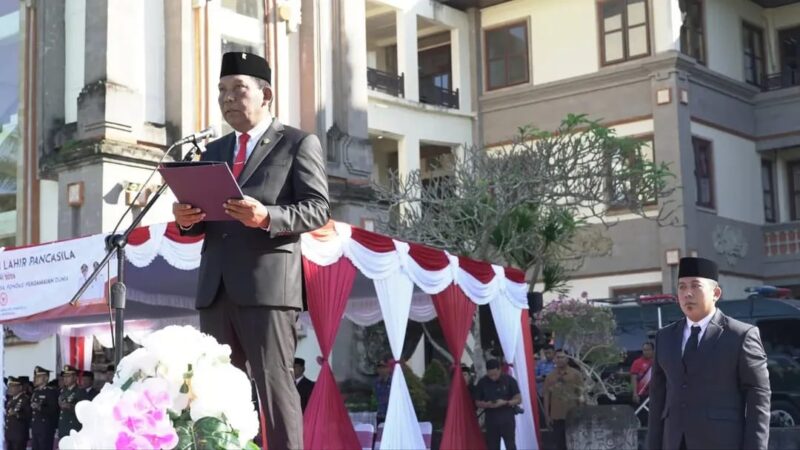 KETUA DPRD BADUNG BACAKAN TEKS PANCASILA DALAM APEL PERINGATAN HARI KELAHIRAN PANCASILA