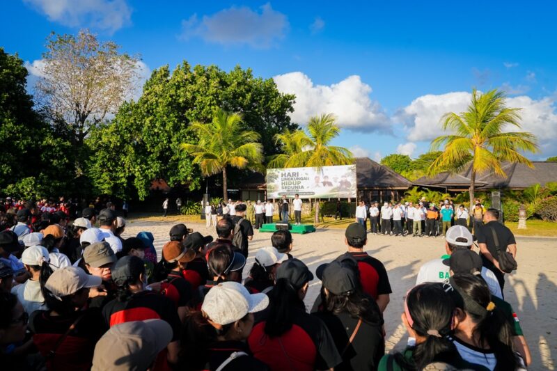 Made Wijaya Hadiri Aksi Korve dan Peringatan Hari Lingkungan Hidup Sedunia di Pantai Samuh Benoa.