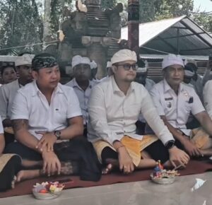 Wakil Ketua Komisi I DPRD Badung Hadiri Upacara Ngeratep Petapakan di Pura Dalem Bebalang Carangsari.