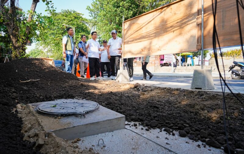 Bupati Badung dan Ketua DPRD Tinjau Penataan Pedestrian Pantai Kuta