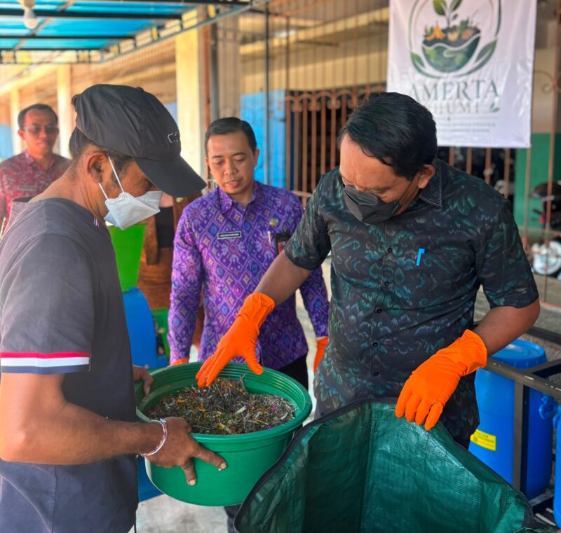 Ketua DRPD Badung Anom Gumanti Resmikan Fasilitas Pengolahan Sampah Organik di Sekretariat DPRD Badung