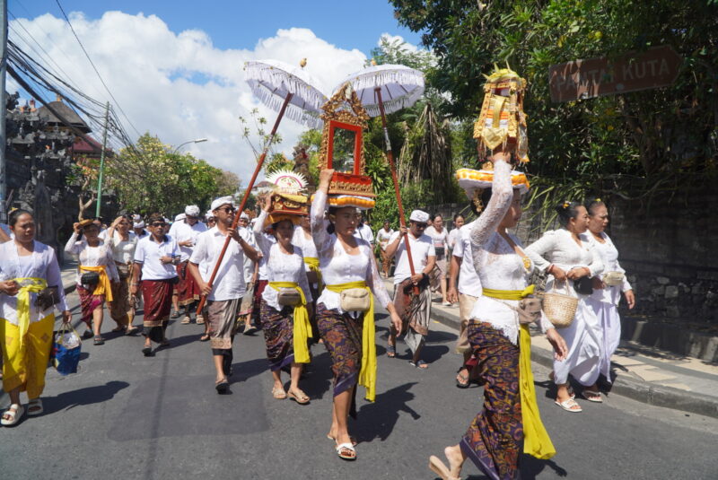 Ratusan Warga Desa Adat Kuta Ikuti Prosesi Nunas Tirta Ning