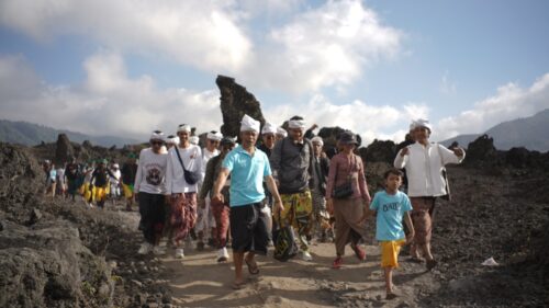 Ribuan Krama Adat Batur Napak Tilas Rute Evakuasi 1926