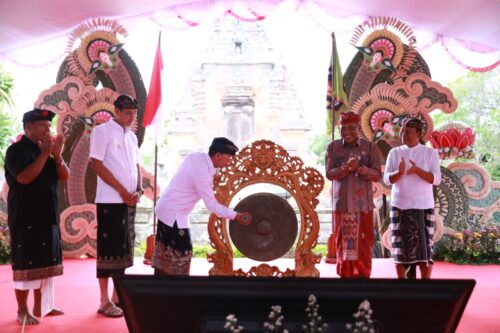 Buka Workshop dan Pementasan Seni 2026, Bupati Satria Dorong Seniman Muda Klungkung Untuk Berkreasi dan Hasilkan Karya Berkualitasi