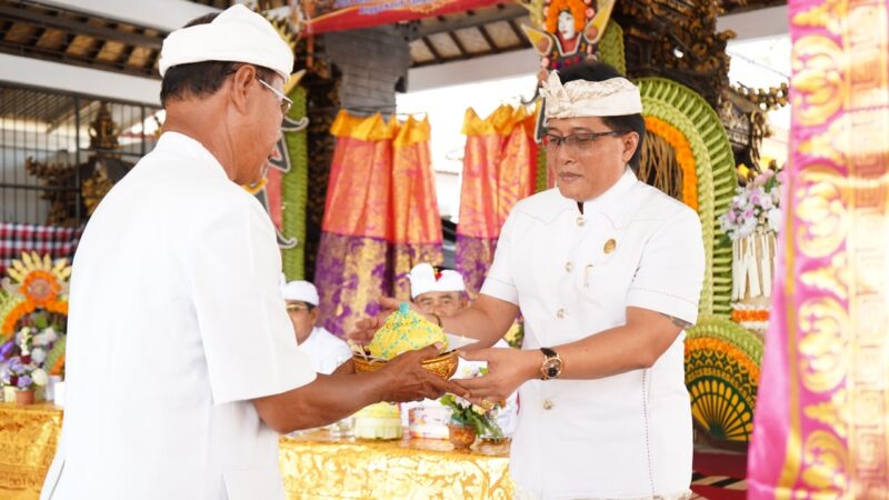 Wagub Giri Prasta Doakan Karya Mamungkah Ngenteg Linggih di Pura Desa lan Pura Puseh Desa Adat Delodbrawah Labda Karya
