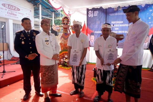 HUT ke-81 RI, Bupati Klungkung Serahkan Remisi Kepada 88 Warga Binaan Rutan Kelas IIB, Dua Langsung Bebas