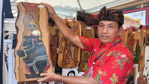 Dari Limbah Jadi Cuan, Ide Kreatif Sekaligus Unik Manfaatkan Limbah Kayu Jati Menjadi Media Lukisan