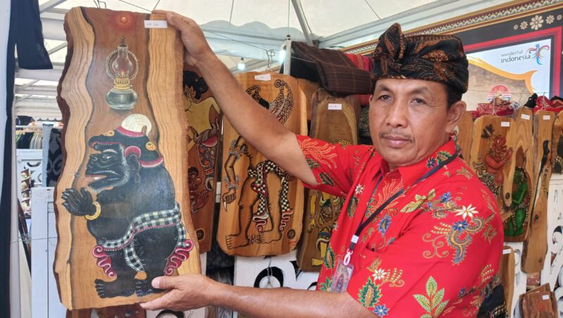 Dari Limbah Jadi Cuan, Ide Kreatif Sekaligus Unik Manfaatkan Limbah Kayu Jati Menjadi Media Lukisan
