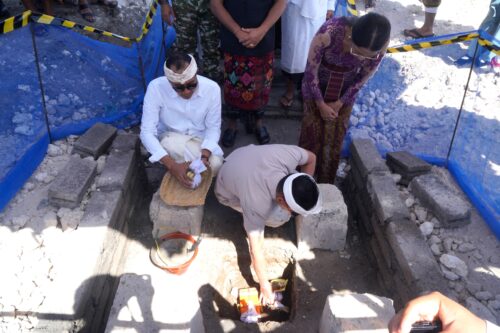 Bupati Satria Letakan Batu Pertama Pembangunan Pasar Mentigi Senilai 99 Miliar