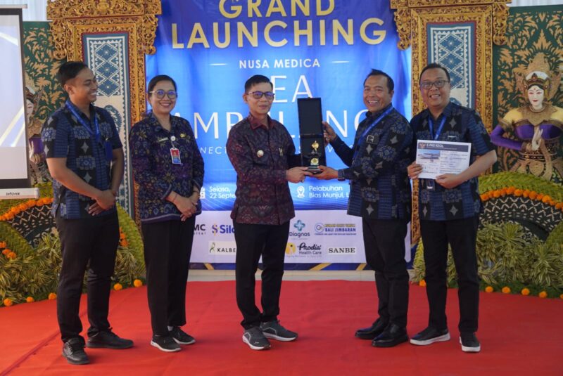 Tingkatkan Akses Kesehatan Kepulauan, Masyarakat Nusa Penida Dilayani Ambulans Laut