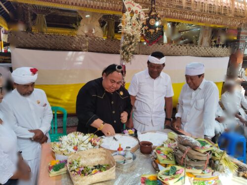Anom Gumanti Mohon Doa Restu, Agar Pujawali di Mrajan Agung Arya Wang Bang Pinatih Temacun, Berjalan Lancar dan Paripurna