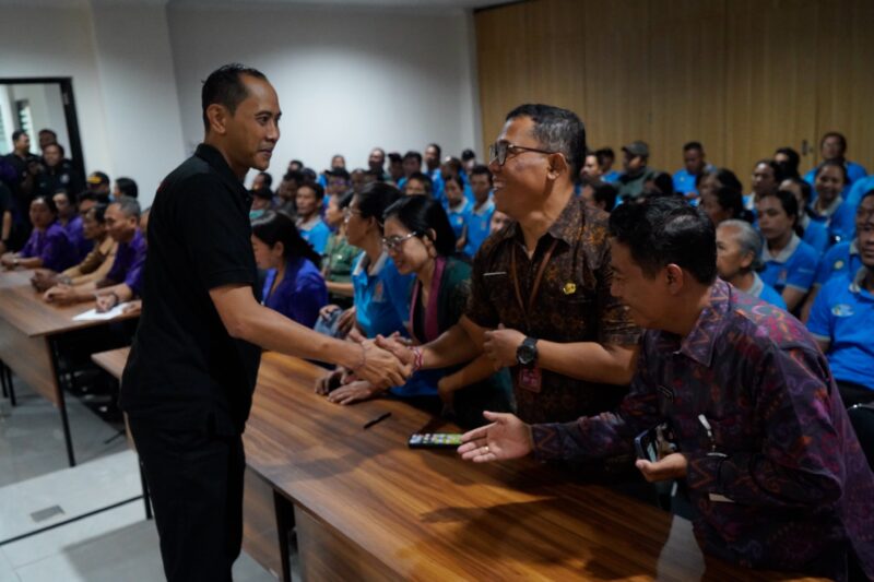 Ratusan Petugas Pasar Di Tes Urin, Wabup Tjok Surya Minta Jaga Integritas dan Kebersihan Pasar