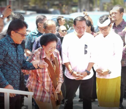 Sinergi Pusat dan Daerah, Megawati Bersama Pimpinan Bali dan Badung Tinjau Penanganan Abrasi Pantai Kuta