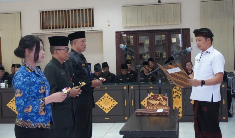 Bupati Kembang Lantik Pejabat Baru, Tekankan Ekonomi Lokal dan Soliditas ASN