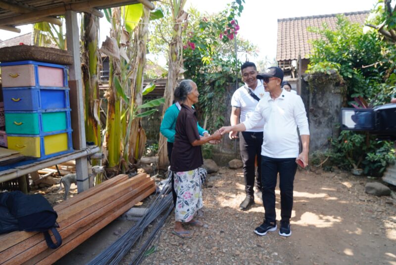 Lakukan Monitoring Bupati Satria Pastikan Program Bedah Rumah, Rehab, dan Sambungan Rumah di Desa Tegak Berjalan Lancar