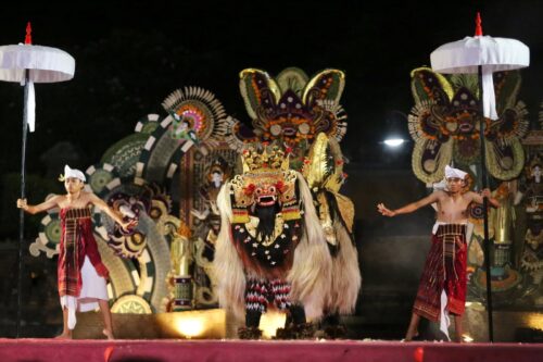 Malam Ketiga AKSIKU Klungkung Semarak: Wabup Tjok Surya Apresiasi Lomba Bapang Barong dan Mekendang Tunggal