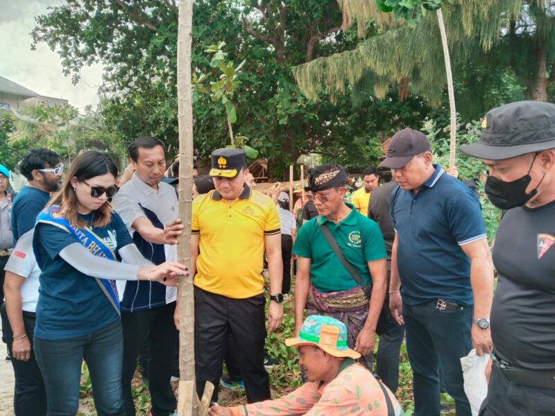 Kapolda Bali Tanam Pohon dan Bersih Pantai, Green Policing Pengungkit Quick Wins