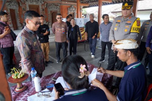Pantau Pilkel Serentak 2026, Bupati Satria Tegaskan Siapapun Terpilih Harus Bergandengan Tangan Bangun Desa